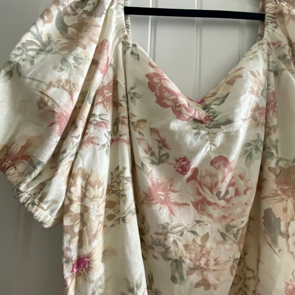 Women’s top - Picture 1 of 3